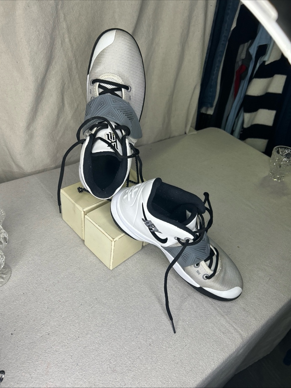 Nike Kyrie Flytrap 3 White Cool Grey Basketball Shoes